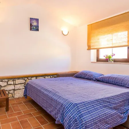 Mauro 2.2 * Pula